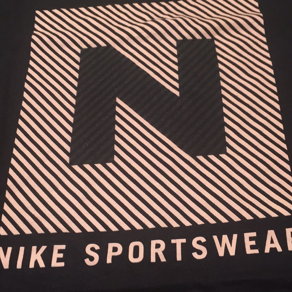 Nike tee - Picture 2 of 6